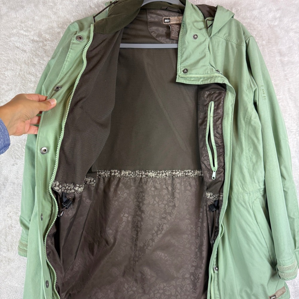 REI Elements Womens Medium Green Hooded Rain Jacket Outdoor Hiking Shell *READ